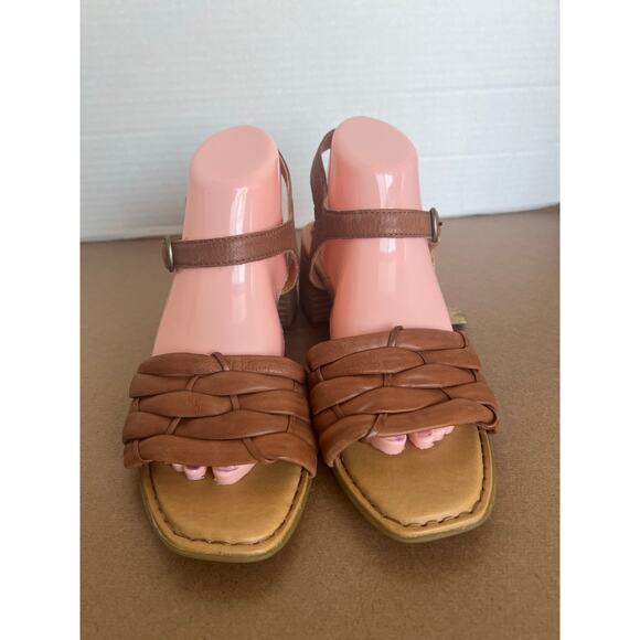 NWT BORN Shonie Brown Soft Leather Block Heel Buckle Ankle Comfort Sandals Sz 10 - Picture 3 of 14